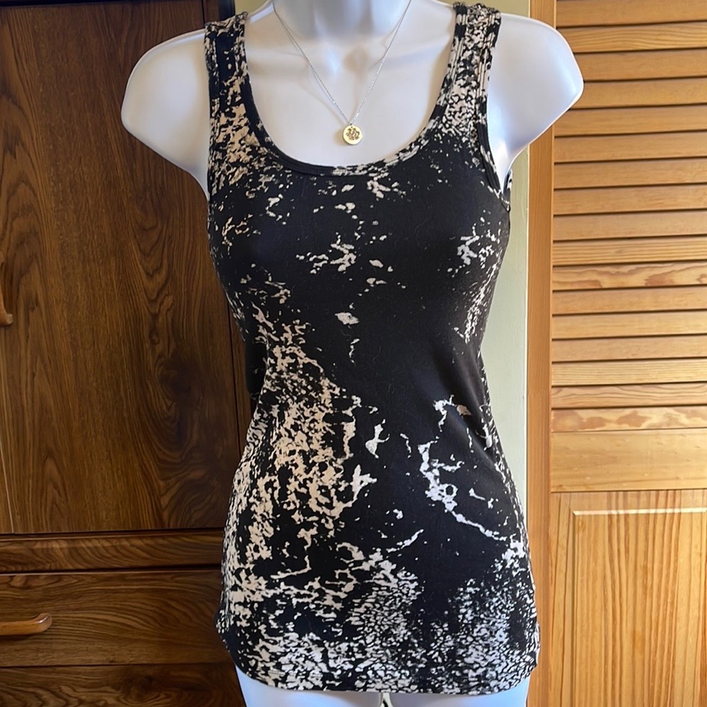 Stretchy mossimo tank shirt
